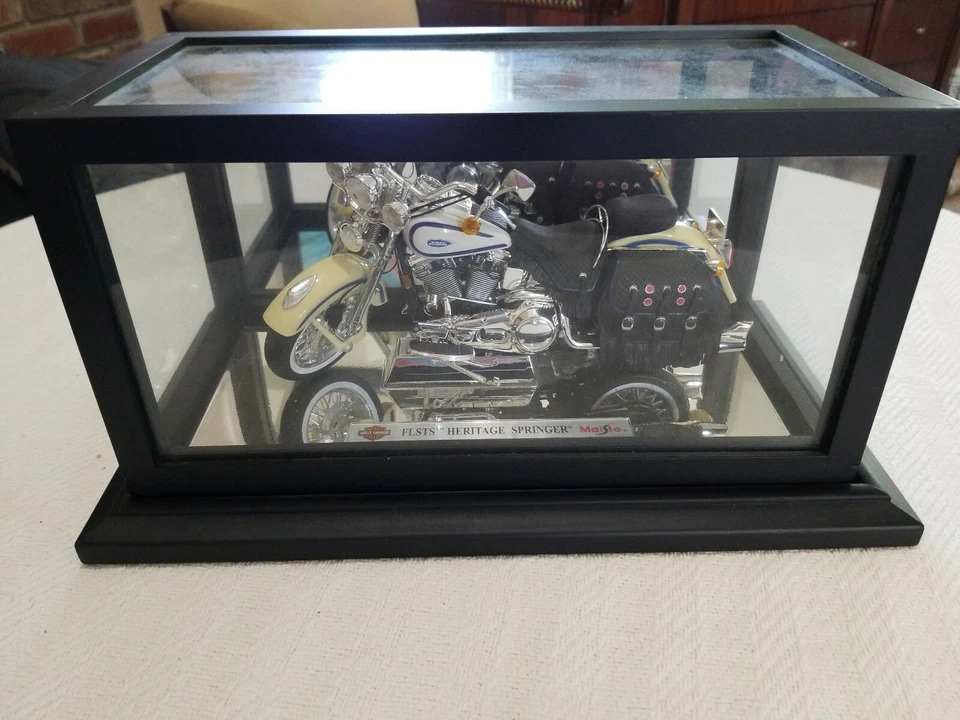 Harley-Davidson Maisto 1997 1:10 FLSTS Heritage Springer con estuche Foto 1 de 4