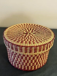Cesto rotondo naturale tessuto boemo vintage mare/dolce/erba salata con coperchio bigiotteria - Foto 1 di 9