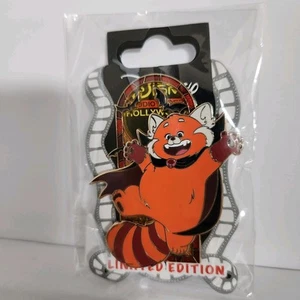 DSSH Panda Mei Halloween Vampir wird rot LE 400 Disney Pin - Bild 1 von 1