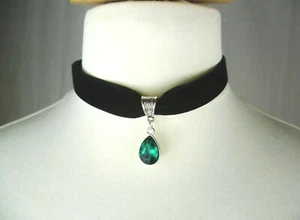 Black Velvet and Green Teardrop Choker, Pick your neck size - Picture 1 of 2