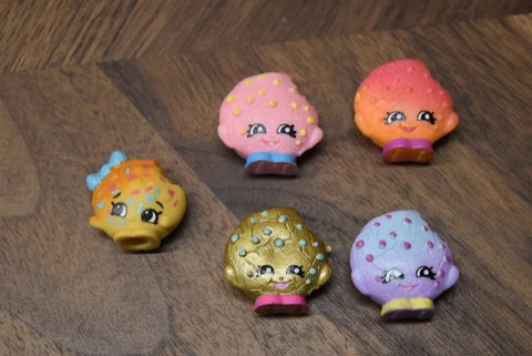 Kooky Cookie Shopkin Multi Season Mini-figures In Color Variants - GREAT FIND Cover