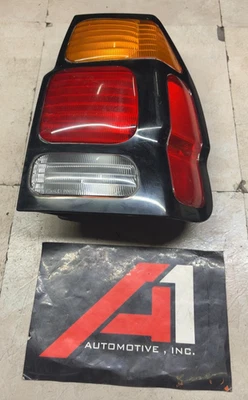 Conjunto de luz trasera derecha MITSU MONTERO SPORT 00 01 02 03 04 Foto 1 de 4