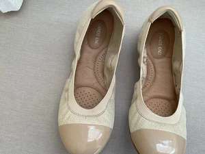Landsend beige ballerina flat shoes/pumps. Size 5 1/2 Or 5. Hardly worn, fab con - Picture 1 of 7