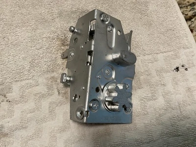 Conjunto de pestillo de puerta derecha Mercury 1950 con tornillos Foto 1 de 4