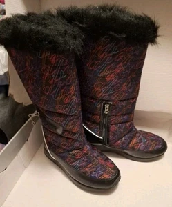 Baby Phat schwarz/mehrfarbig gesteppte Stiefel Kunstfell Größe 6 neu ohne Etikett  - Bild 1 von 9
