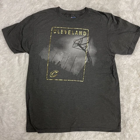 NBA Cleveland Cavaliers Mens L Gold Print Ring Spun Soft Short Sleeve T-Shirt Cover