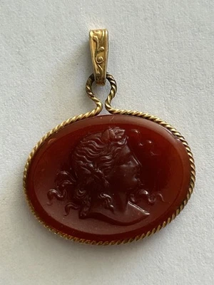 Victorian Carnelian Glass Cameo 1.25" Brooch, Ancient Muse, Gold Wire Bezel No R - Image 1 of 3