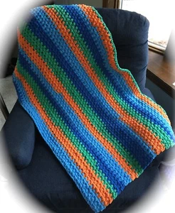 Gehäkelte Decke 27" x 44" helle BERNAT Streifen ~ Baby ~ Kleinkind Decke ~ NEU - Bild 1 von 5