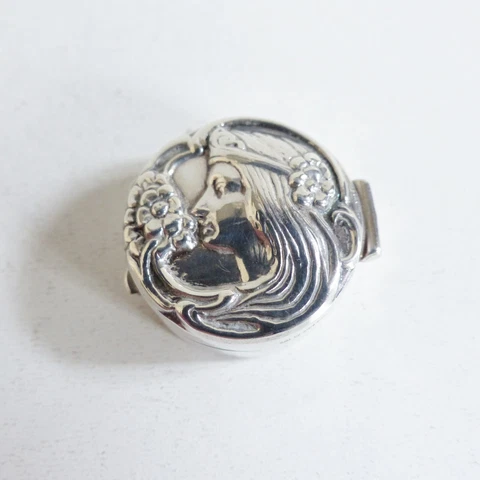 SUPERB ANTIQUE ART NOUVEAU STERLING SILVER PILL BOX Cover