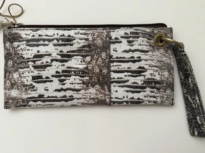 Bolso tipo asas tipo billetera de cuero con estampado de animales Hobo International Foto 1 de 4