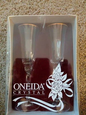 Nuevo en caja 1 par de flautas tostadas de cristal Oneida. Patrón C029 0153 Foto 1 de 2