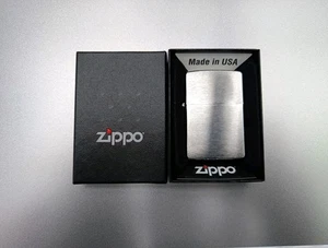 🔥🔥🕯️🚬Zippo Benzin Feuerzeug Chrom Standard gebürstet - Unbenutzt - Original  - Bild 1 von 9