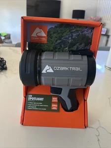 Foco LED Ozark Trail 600 lúmenes 300 m distancia de haz ¡¡NUEVO Y SELLADO DE FÁBRICA!!! - Imagen 1 de 3