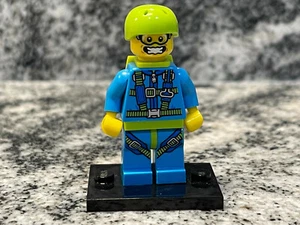 LEGO CMF Skydiver Minifigura Serie 10 Completa con Accesorio y Soporte - Imagen 1 de 16