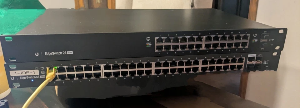 EdgeSwitch 24 y EdgeSwitch 48 Foto 1 de 1