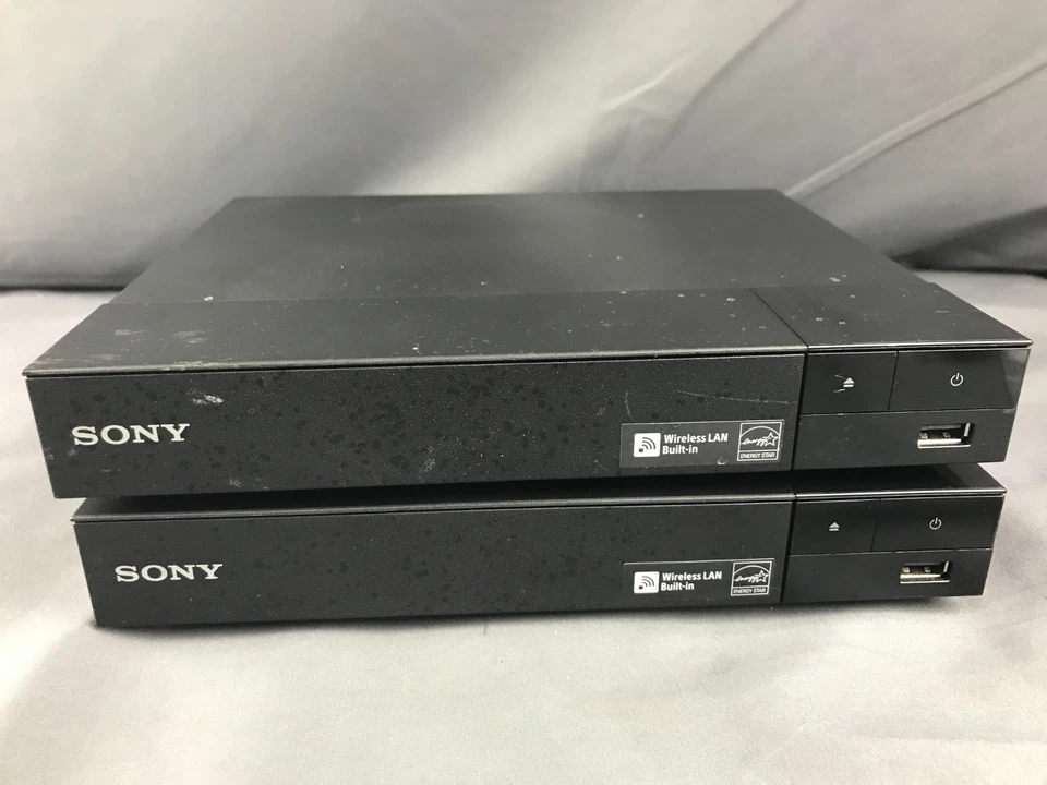 Reproductor de Blu-ray y DVD Sony BDP-S3700 Wi-Fi/sin probar/solo unidad lote de 2 para pieza Foto 1 de 4