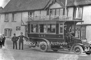 Jdw-75 Street View with Bus, Beaconsfield, Buckinghamshire. Photo - Picture 1 of 1