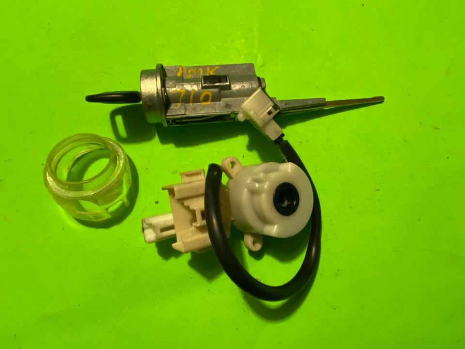 1996 TOYOTA AVALON IGNITION SWITCH LOCK W/KEY OEM - Image 1 of 4