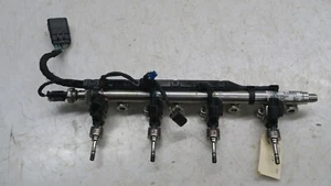 Cadillac XT4 2019-2022 OEM 2,0 L inyectores de combustible con carril 500734 - Imagen 1 de 11