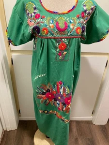 Vtg Dress Medium Embroidered Mexican 46 L 18” Pit To pit - Picture 1 of 14