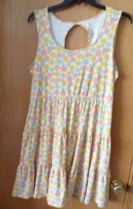 Ärmelloses Stufenkleid mit offenem Rücken ~ Gänseblümchen Blumen ~ Damen 3X ~ Neu mit Etikett - Bild 1 von 2