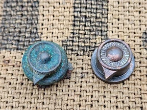 RELIQUIA CASCO PICKELHAUBE POSTES LATERALES DE LATÓN ALEMÁN ORIGINAL DE LA PRIMERA GUERRA MUNDIAL - Imagen 1 de 2