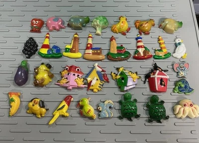Lot Of 30 Vintage Plastic Magnets - Image 1 of 4
