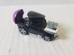 2013 Hot Wheels DC Comics Character Cars The Penguin Die Cast Car! - Picture 1 of 8