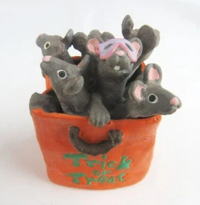 Vintage Enesco 1989 Trick or Treat Halloween Masked Mouse Mice in Bag Figurine - Picture 1 of 7