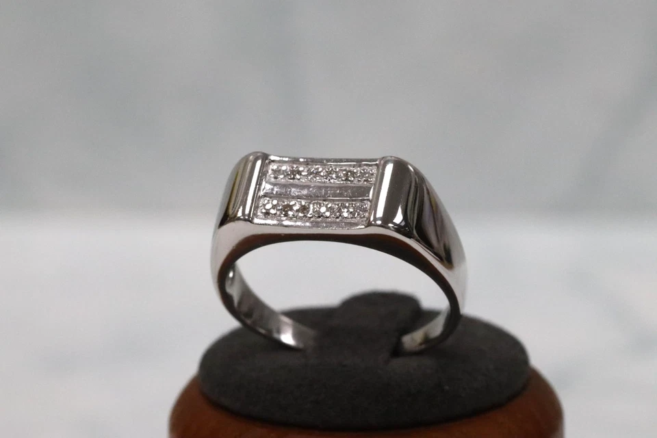 Anillo con racimo de diamantes de oro blanco - talla X1/2 - sello del Reino Unido Foto 1 de 4