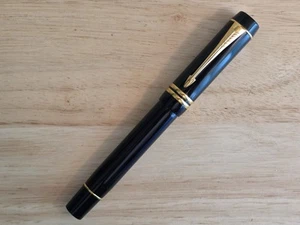 PARKER DUOFOLD INTERNATIONAL BLACK CT FOUNTAIN PEN 18K M GOLD NIB, USED - Picture 1 of 9