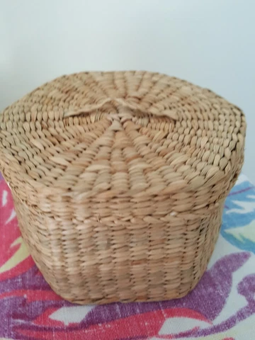 Hexagon Seagrass-Woven Lidded Basket 5.25" X 3" with Woven Pull-Handle on Lid Cover