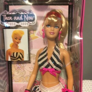 Traje de baño Barbie de Mattel entonces y ahora 1959-2009 Barbie con accesorios - Imagen 1 de 7