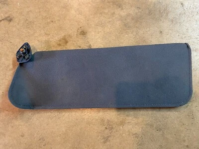 88-98 1994 Chevrolet Silverado Sierra Suburban pasajero derecho parasol azul Foto 1 de 3