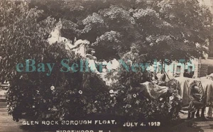 Ridgewood NJ - GLEN ROCK BOROUGH FLOAT AT JULY 4TH PARADE - RPPC Postcard - Picture 1 of 1
