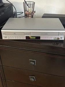 JVC HR-XVC19 DVD/VCR Combo VHS Recorder Video No Remote Tested Working Silver - Picture 1 of 13