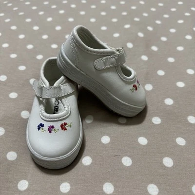 Cherokee Vintage Baby Size 1 White Embroidered Flowers Shoes Sneakers Girls - Image 1 of 4