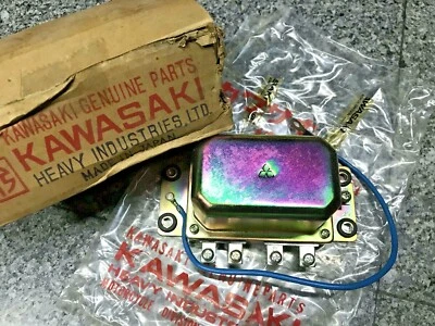 Regulador de voltaje Kawasaki B1 B1L B8 B8S B8T F1 F1TR F2 F2TR F3 NOS 21006-1003 Foto 1 de 4