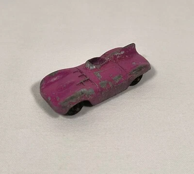 Coche de carreras vintage TootsieToy diecast JAGUAR D-Type púrpura Foto 1 de 4