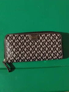 Nine West Wallet Zip Around Wristlet Black and Gray 7.5" Long x 4" High - Picture 1 of 3