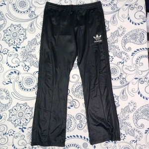 ADIDAS CHILE 62 PANTALONI GINNICI TGS NERO LUCIDO SILVER LOGO RICAMATO PANTS GYM - Picture 1 of 21