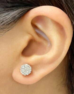  Aretes redondos de oro de 14 quilates con halo de flores con racimo de diamantes genuinos de 1,05 quilates de 8 mm Foto 1 de 4