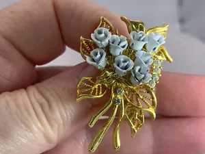 Flower Bouquet Roses Clear Rhinestones Enamel Vintage Gold Brooch M-0309* - Picture 1 of 3