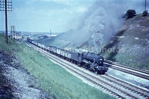 8F 2-8-0 auf Güterzug Duplikat Dia BRMR89 - Bild 1 von 1