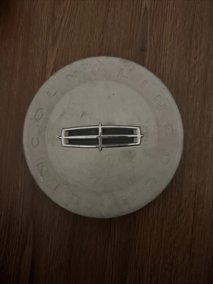 Tapa central cromada OEM 2006-2011 Lincoln Town Car P/N 6W13-1A096-AD  Foto 1 de 3