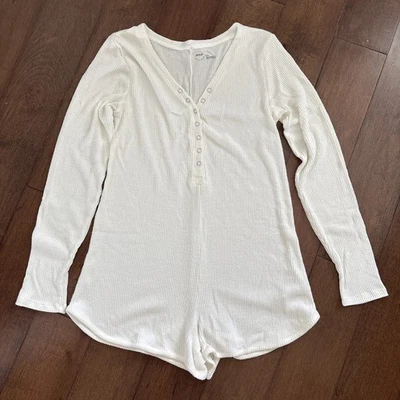 Mameluco de salón de manga larga tejido acanalado Aerie para mujer M blanco suave pantalones cortos de una pieza Foto 1 de 4