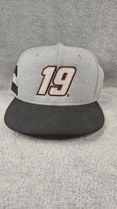 New Era 9Fifty Martin Truex Jr #19 NASCAR Snapback Mütze ~ OSFM ~ ~ PLS SIEHE BILDER  - Bild 1 von 7