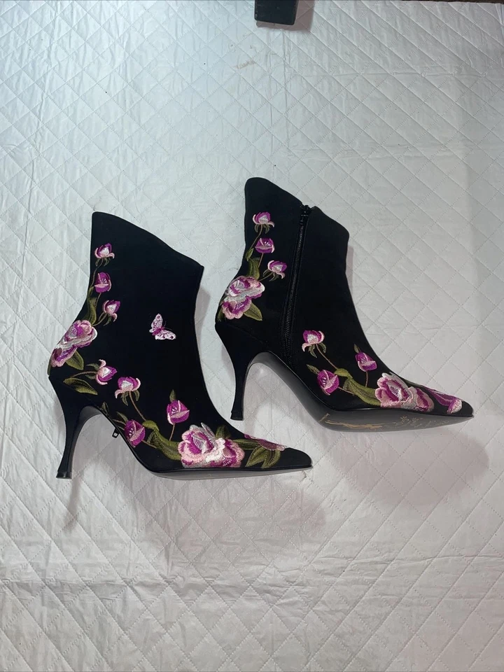 Nuevas botas bordadas Beverly Feldman Stiletto media pantorrilla gamuza negra 7,5 M Foto 1 de 4