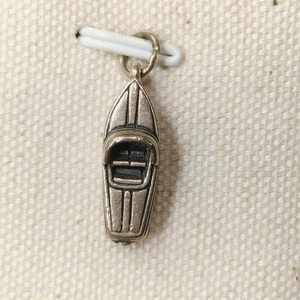Dije James Avery lancha rápida 3D plata de ley P7498 - Imagen 1 de 3
