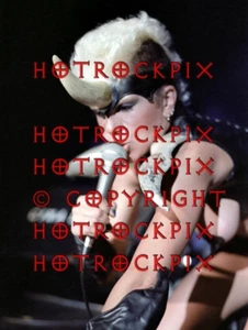 FOTO 8X10.5 DE WENDY O. WILLIAMS DE LOS PLASMÁTICOS EN CONCIERTO - Imagen 1 de 1